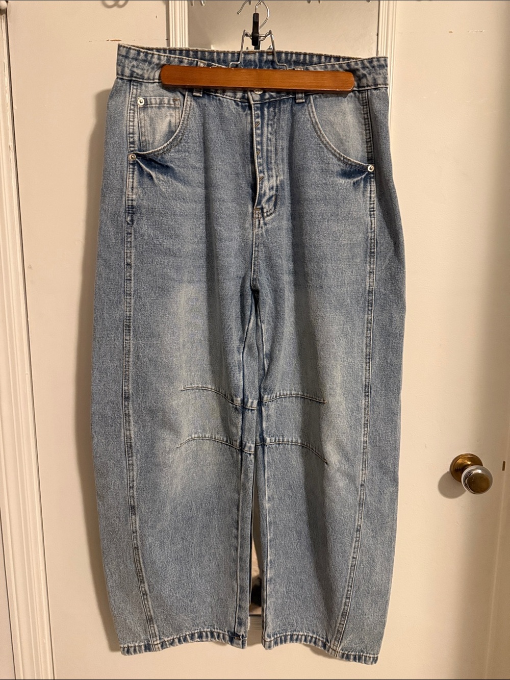 Classic Light Wash Women’s barrel Jeans - Relaxed  Fit